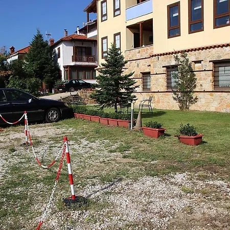 Strofi Ninas * Arnea